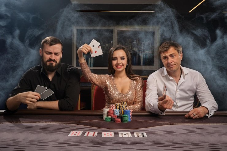 Antarmuka aplikasi mobile toto878 menampilkan permainan live-dealer dan sportsbook